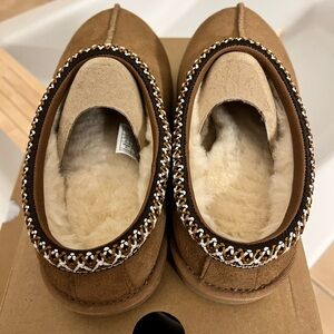 Ugg Tasman  slipper - kids size 4